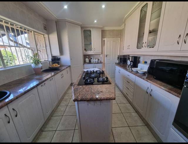 5 BEDROOM HOUSE FOR SALE IN ALBERANTE